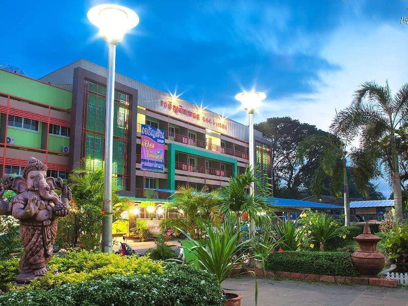 Jaroensin Place Buriram Eksteriør bilde