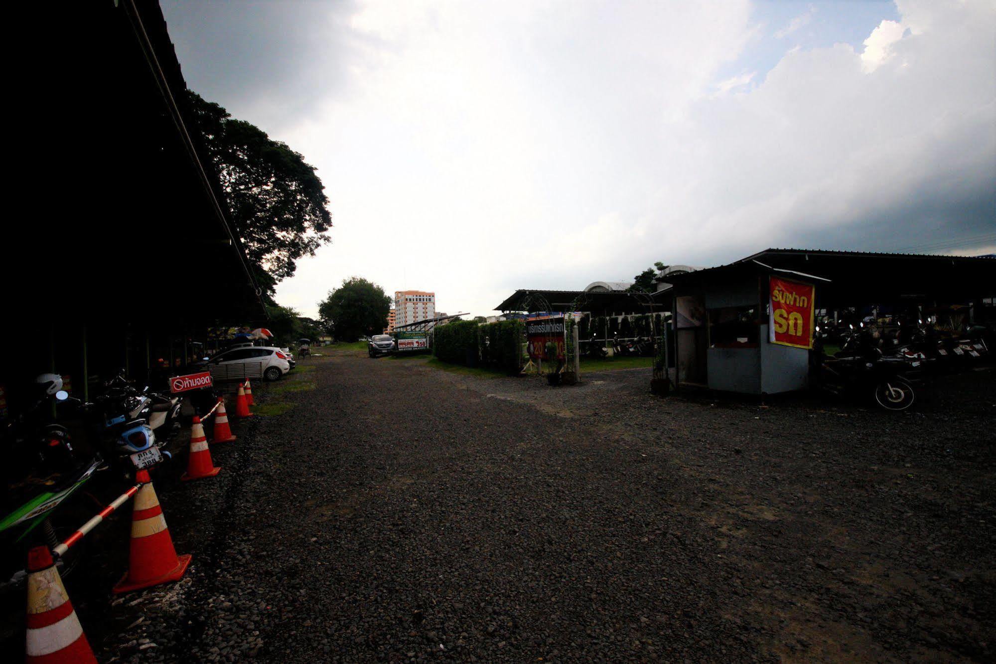 Jaroensin Place Buriram Eksteriør bilde